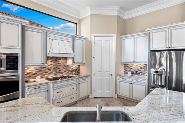 7262 Lantana CIR, Naples, FL 34119