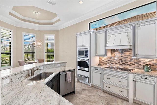 7262 Lantana CIR, Naples, FL 34119