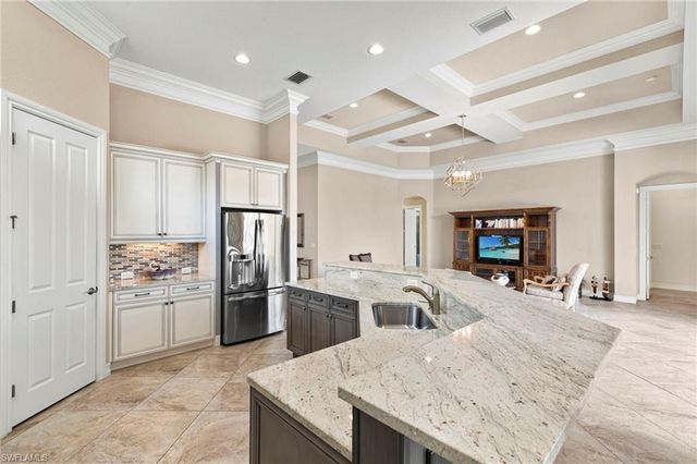 7262 Lantana CIR, Naples, FL 34119