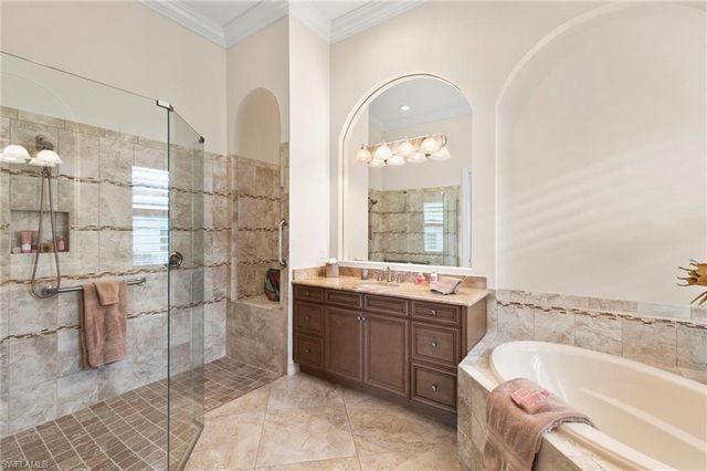 7262 Lantana CIR, Naples, FL 34119