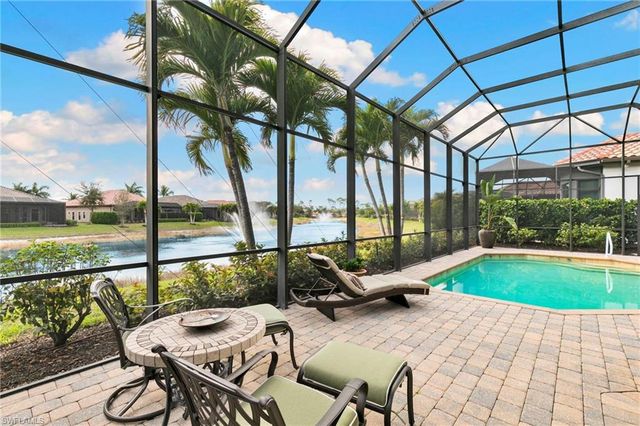 7262 Lantana CIR, Naples, FL 34119