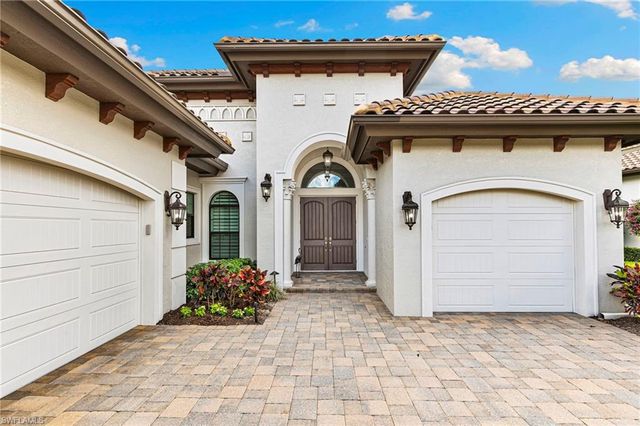 7262 Lantana CIR, Naples, FL 34119