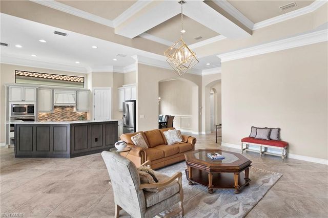 7262 Lantana CIR, Naples, FL 34119