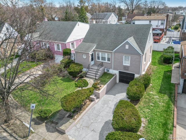 5 Hawthorne Lane, Valley Stream, NY 11581
