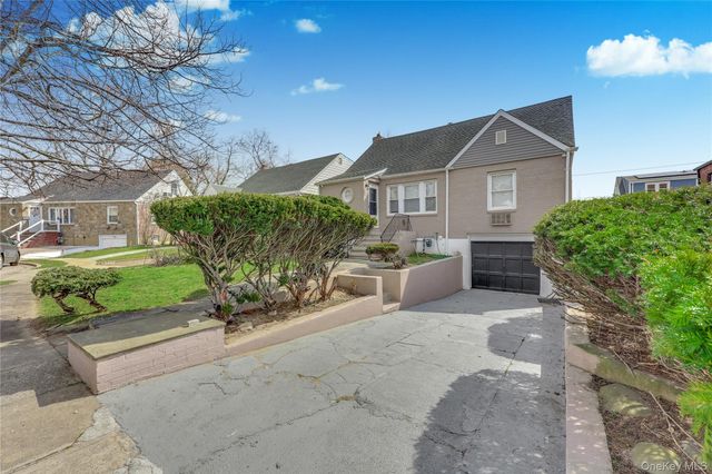 5 Hawthorne Lane, Valley Stream, NY 11581