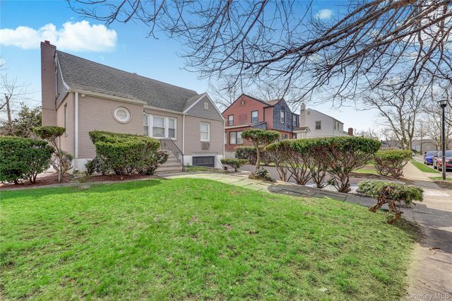 5 Hawthorne Lane, Valley Stream, NY 11581