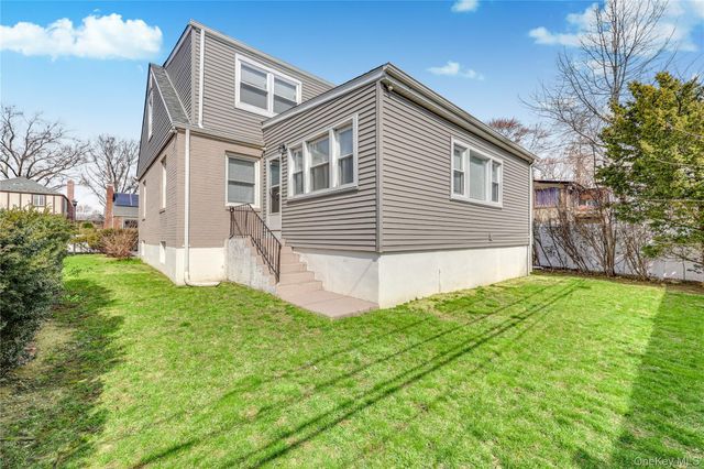 5 Hawthorne Lane, Valley Stream, NY 11581