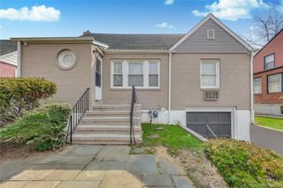 5 Hawthorne Lane, Valley Stream, NY 11581