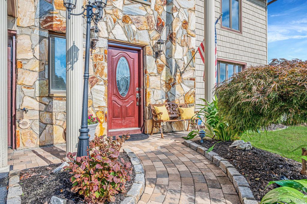17 Hill Lane, Smithtown, NY 11787 — photo 3