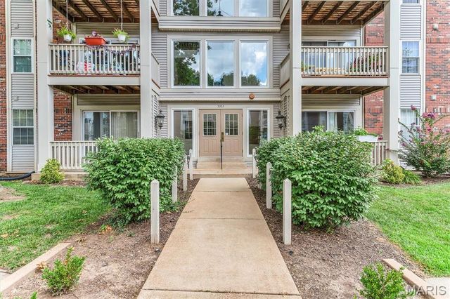 5353 N Kenrick Parke Drive 205, St Louis, MO 63119