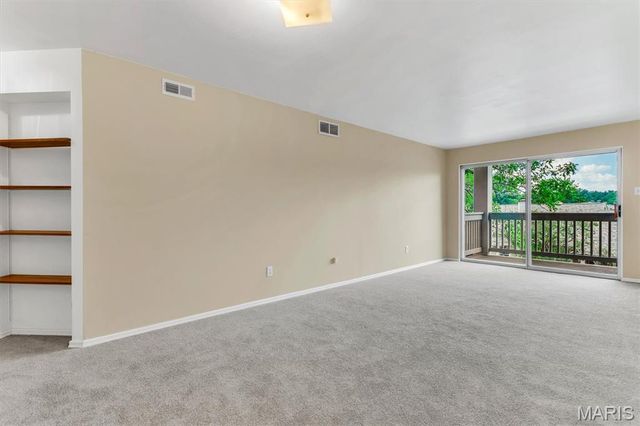 5353 N Kenrick Parke Drive 205, St Louis, MO 63119