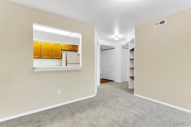5353 N Kenrick Parke Drive 205, St Louis, MO 63119