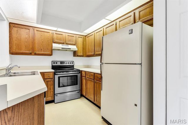 5353 N Kenrick Parke Drive 205, St Louis, MO 63119