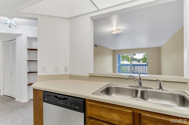 5353 N Kenrick Parke Drive 205, St Louis, MO 63119