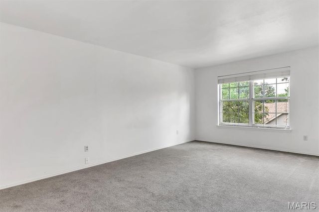5353 N Kenrick Parke Drive 205, St Louis, MO 63119