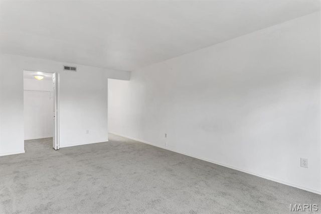 5353 N Kenrick Parke Drive 205, St Louis, MO 63119