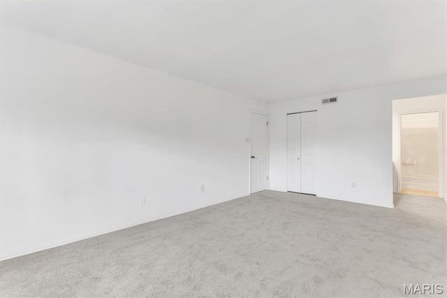 5353 N Kenrick Parke Drive 205, St Louis, MO 63119