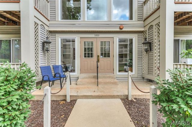 5353 N Kenrick Parke Drive 205, St Louis, MO 63119