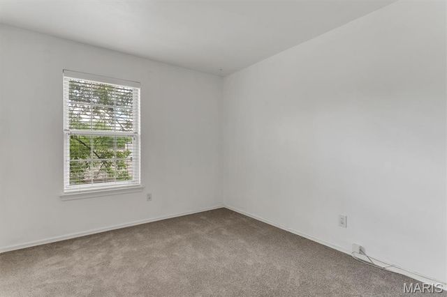 5353 N Kenrick Parke Drive 205, St Louis, MO 63119