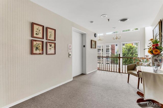 5353 N Kenrick Parke Drive 205, St Louis, MO 63119