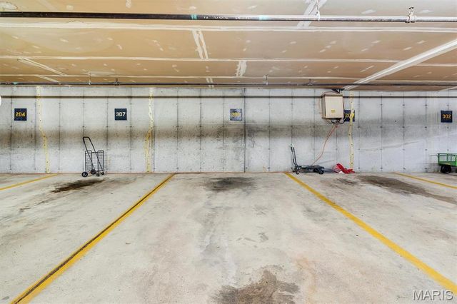 5353 N Kenrick Parke Drive 205, St Louis, MO 63119