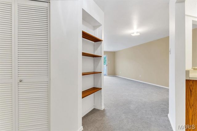 5353 N Kenrick Parke Drive 205, St Louis, MO 63119