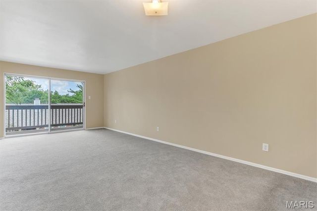 5353 N Kenrick Parke Drive 205, St Louis, MO 63119