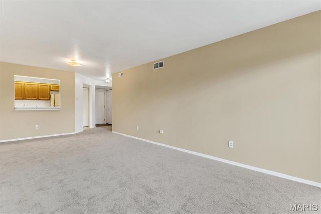 5353 N Kenrick Parke Drive 205, St Louis, MO 63119