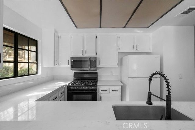 16211 Downey 68, Paramount, CA 90723