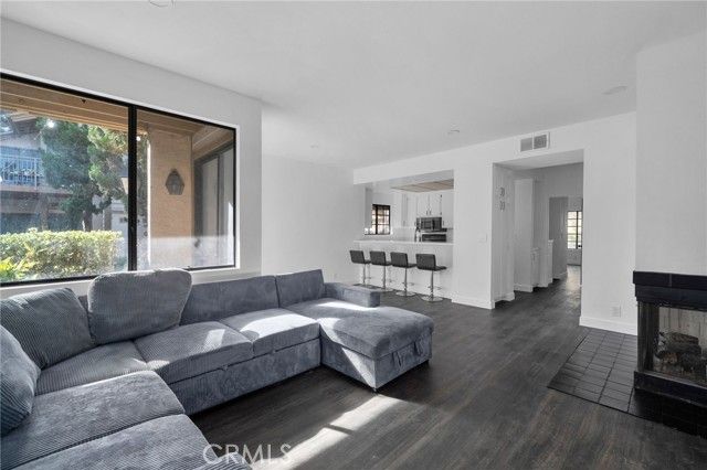 16211 Downey 68, Paramount, CA 90723