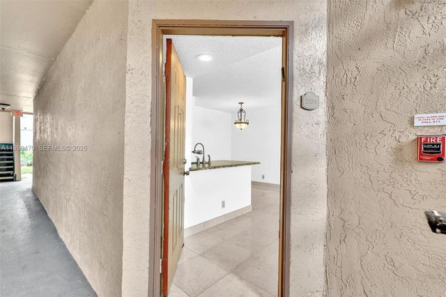 2796 S University Dr 2104, Davie, FL 33328