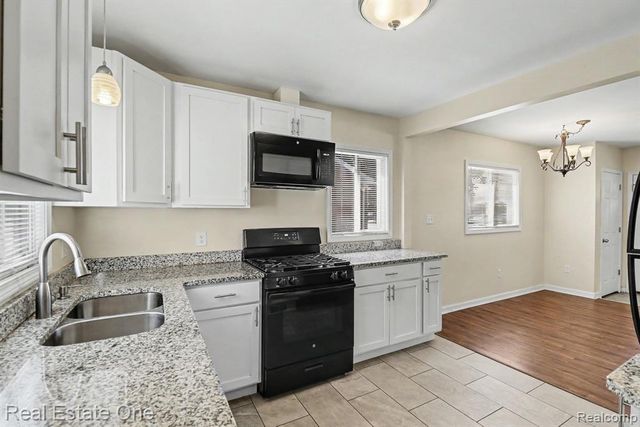 29025 W Chicago Street, Livonia, MI 48150