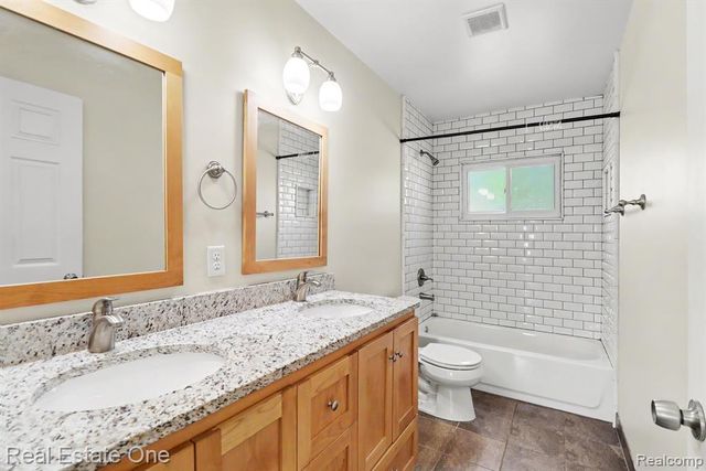 29025 W Chicago Street, Livonia, MI 48150