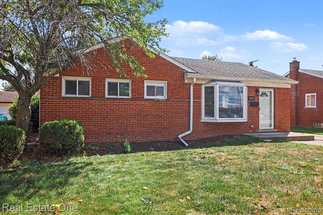 29025 W Chicago Street, Livonia, MI 48150