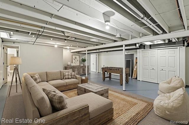 29025 W Chicago Street, Livonia, MI 48150