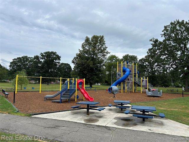 29025 W Chicago Street, Livonia, MI 48150