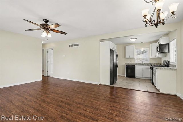 29025 W Chicago Street, Livonia, MI 48150