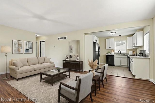 29025 W Chicago Street, Livonia, MI 48150