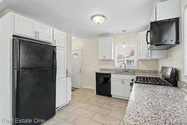 29025 W Chicago Street, Livonia, MI 48150
