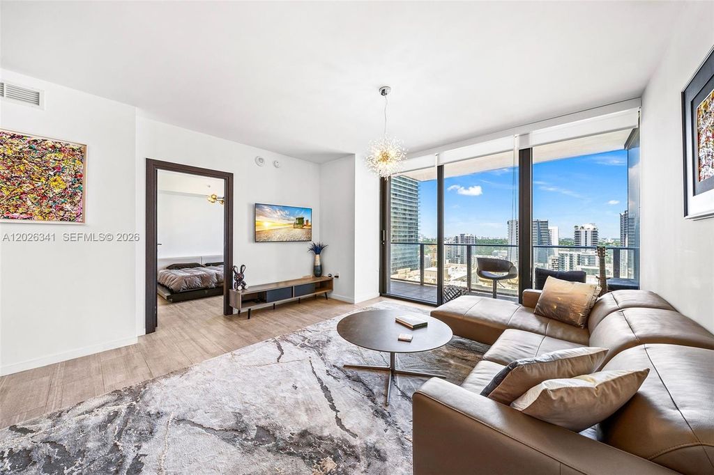 1000 Brickell Plz 2111, Miami, FL 33131