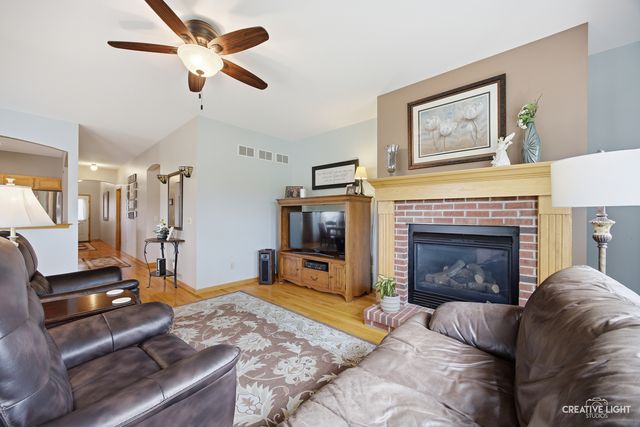 1901 Lakeside Drive, Montgomery, IL 60538