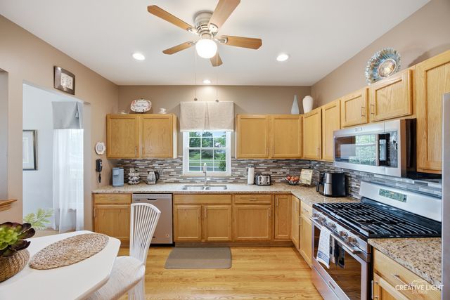 1901 Lakeside Drive, Montgomery, IL 60538
