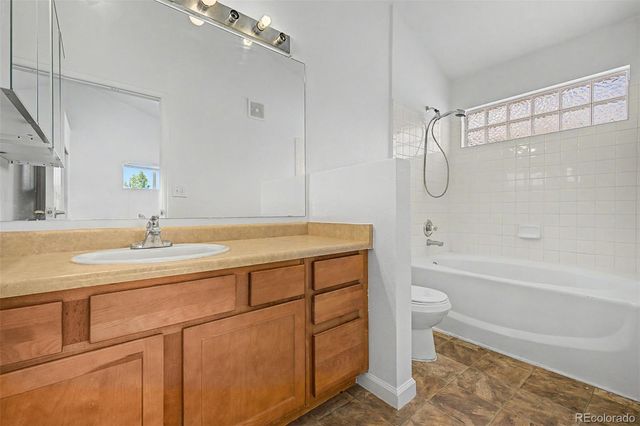 18284 E Floyd Avenue J, Aurora, CO 80013
