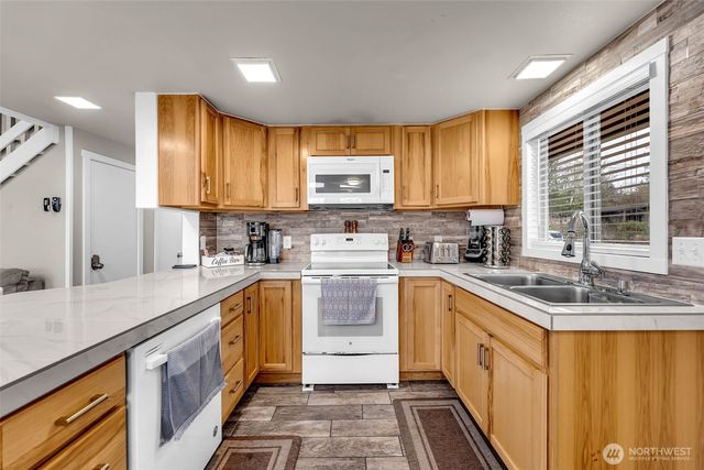 404 Streeter Road, Silverlake, WA 98645