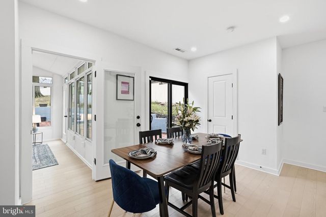 2211 FRANKLIN ST NE, Washington, DC 20018