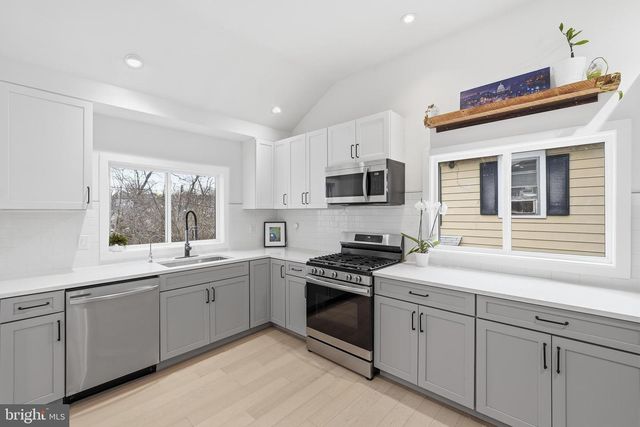 2211 FRANKLIN ST NE, Washington, DC 20018