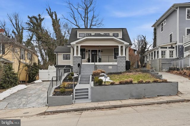 2211 FRANKLIN ST NE, Washington, DC 20018