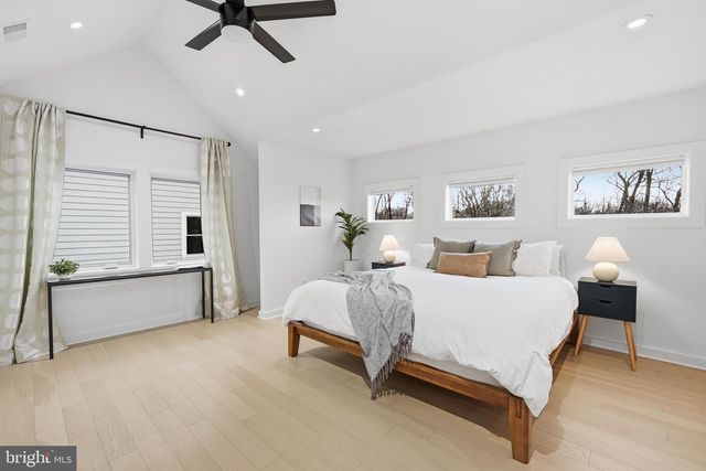 2211 FRANKLIN ST NE, Washington, DC 20018