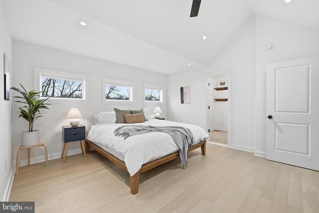 2211 FRANKLIN ST NE, Washington, DC 20018