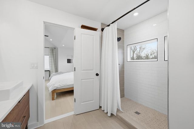 2211 FRANKLIN ST NE, Washington, DC 20018